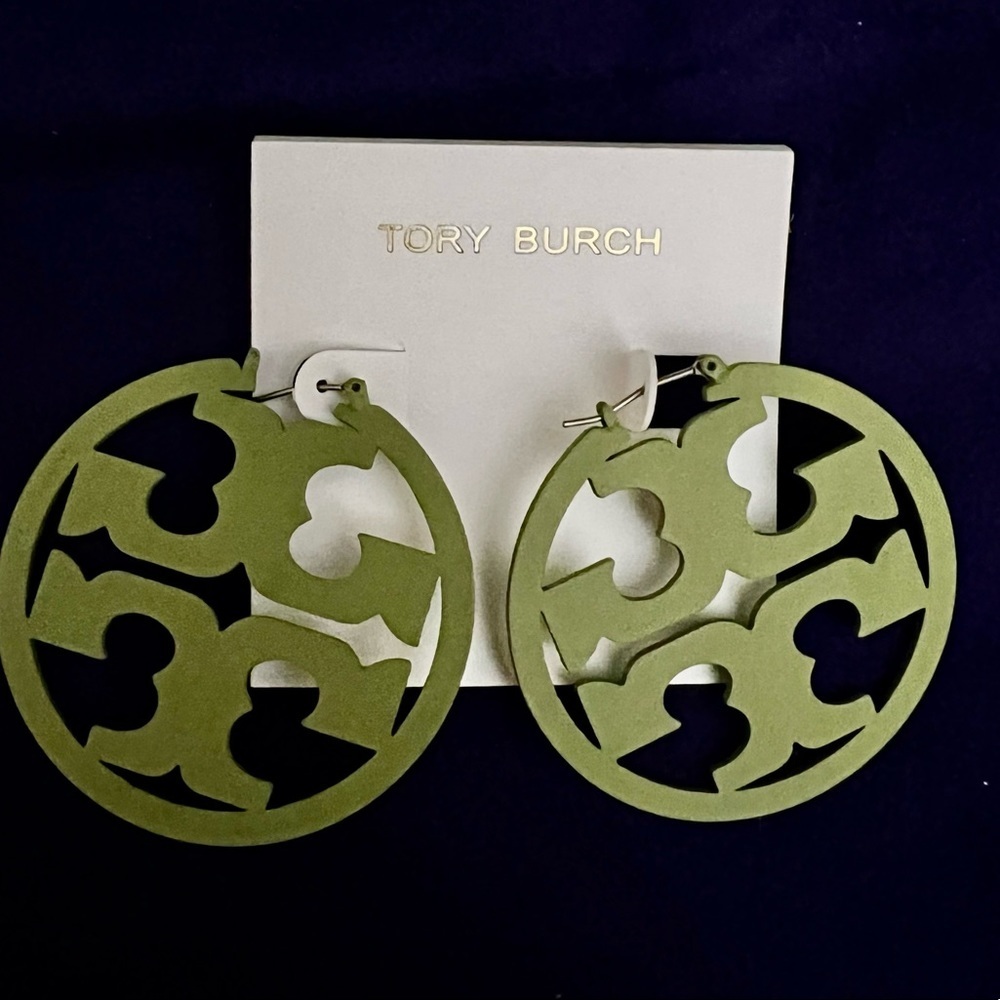 Tory Burch Authentic Military Green Double T Matte Painted Large Hoop Earrings - Picture 8 of 9
